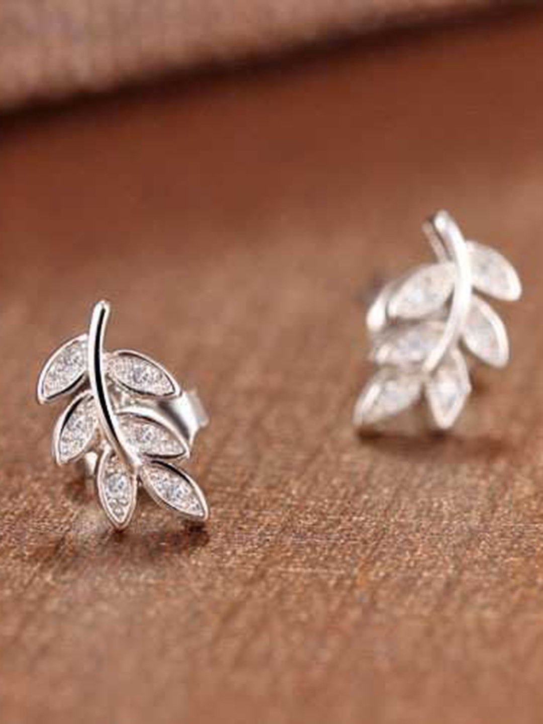Bling Queen Silver-Plated Cubic Zirconia Stone-Studded Stud Earrings