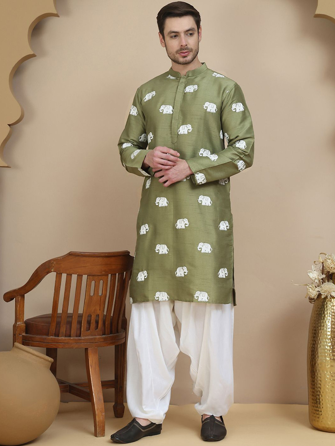 Jompers Men Animal Embroidered Kurta with Salwar