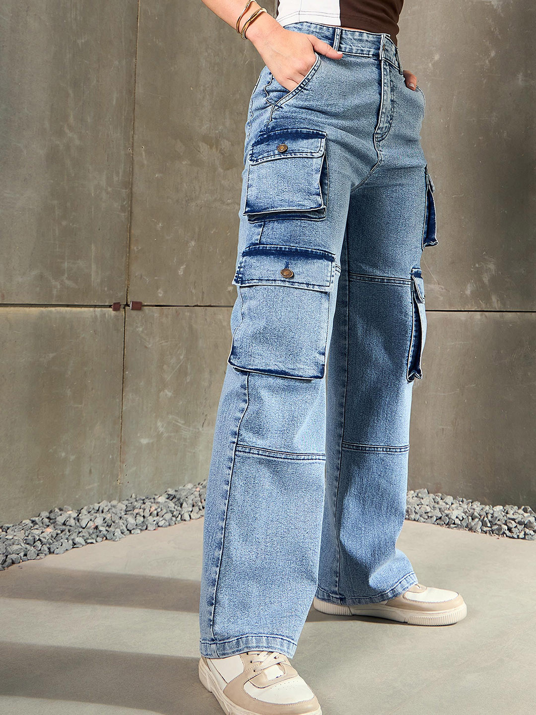 SASSAFRAS Women Relaxed Fit High-Rise Heavy  Cargo  Fade Jeans