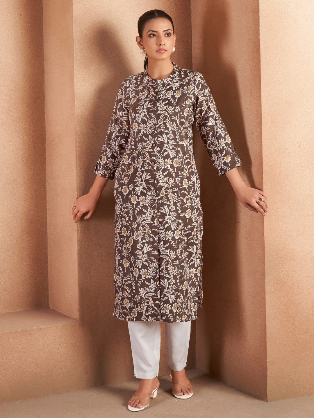 DRESOUL Floral Printed Mandarin Collar Straight Kurta