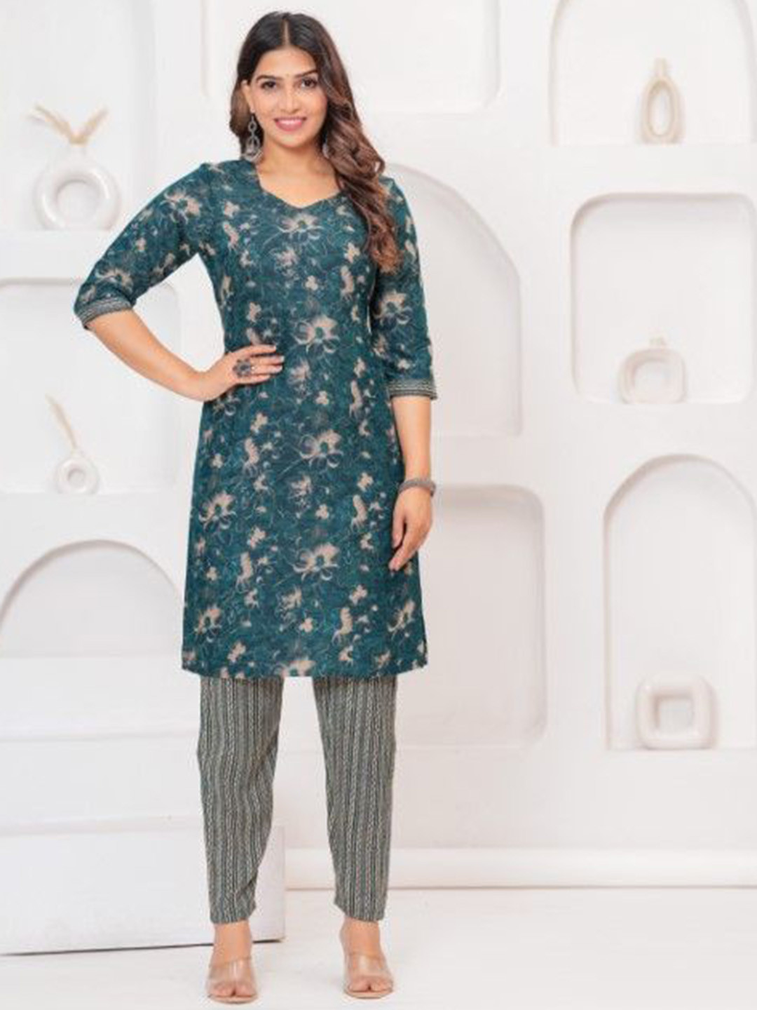 Shri pradha Women Floral Printed Pure Cotton Kurta Set