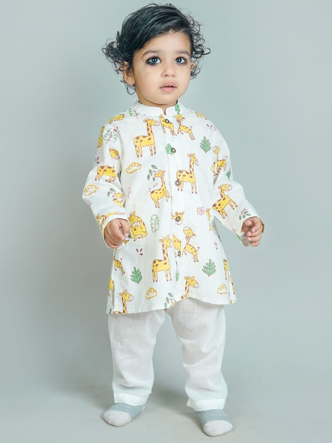 Chanda Mama Boys Quirky Printed Mandarin Collar Straight Pure Cotton Kurta With Pyjamas