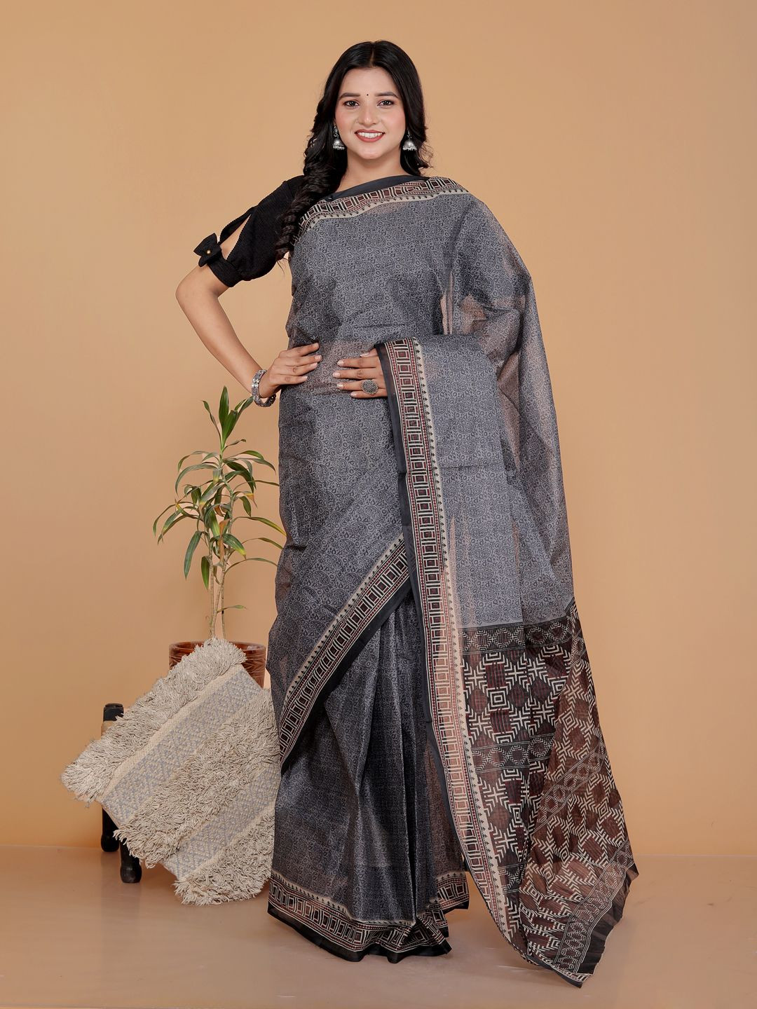 Jevi Women Grey Paisley Printed Pure Cotton Block Print Saree