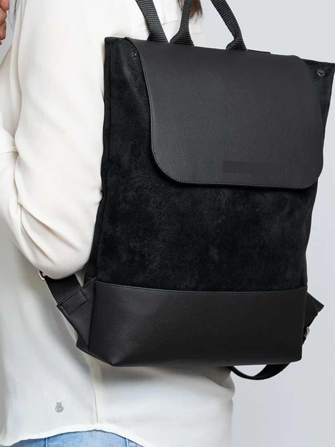 STRUTT Women Travelling Midi Backpack The Black Companion