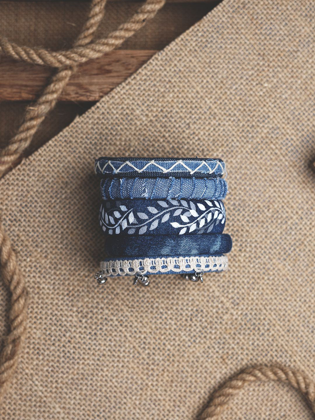 Taasha Craft Set Of 5 Thread Bangles