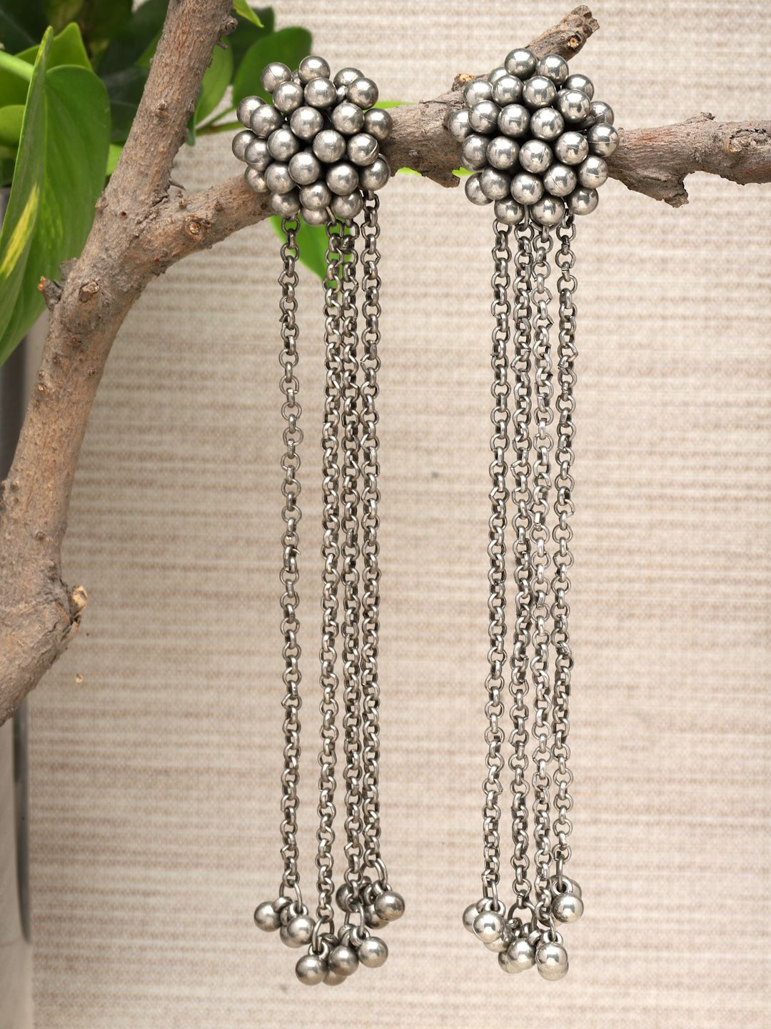 Moedbuille Silver-Plated Silver-Plated Floral Shaped Oxidised Drop Earrings