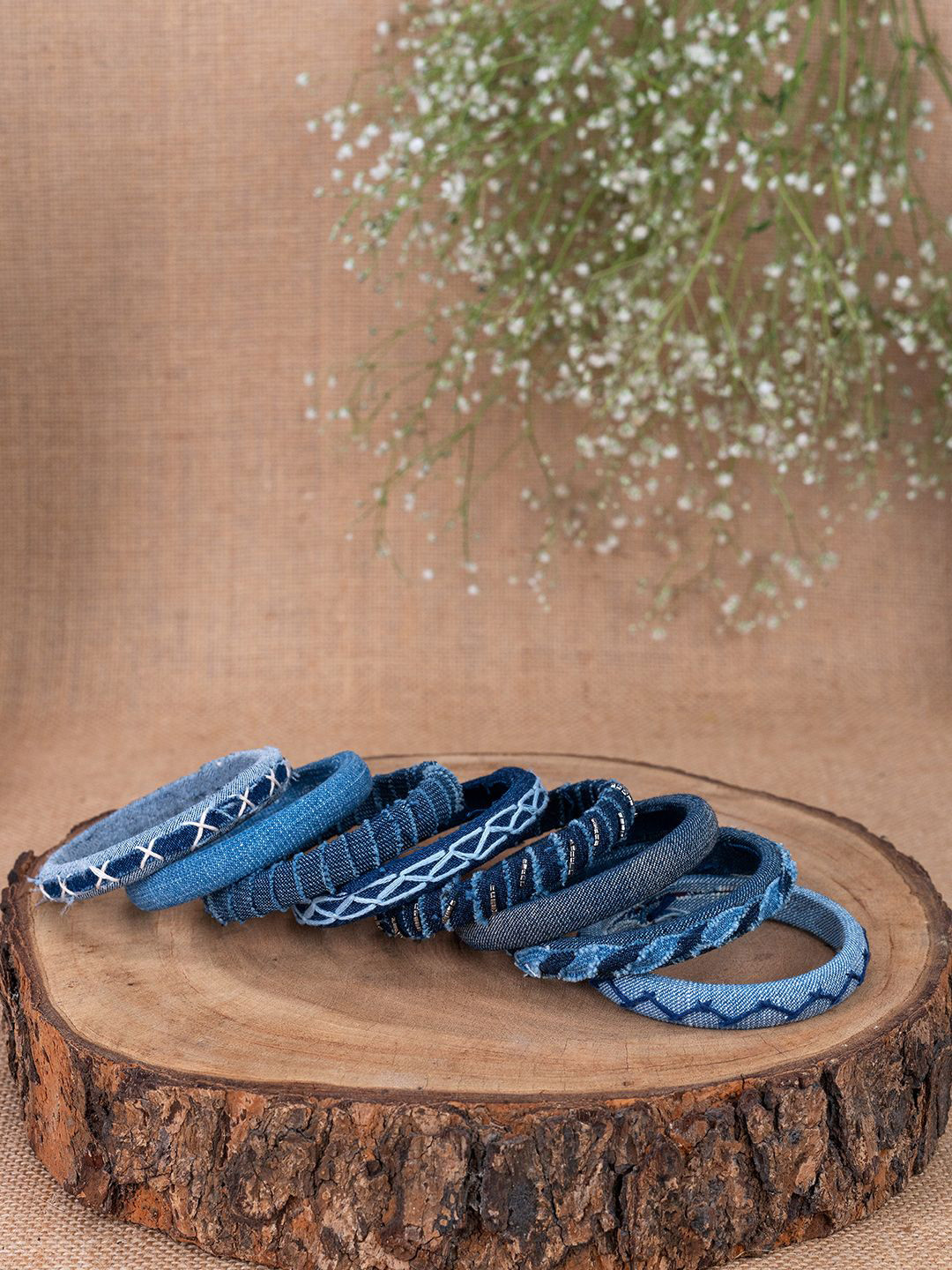 Taasha Craft Set Of 8 Thread Bangles