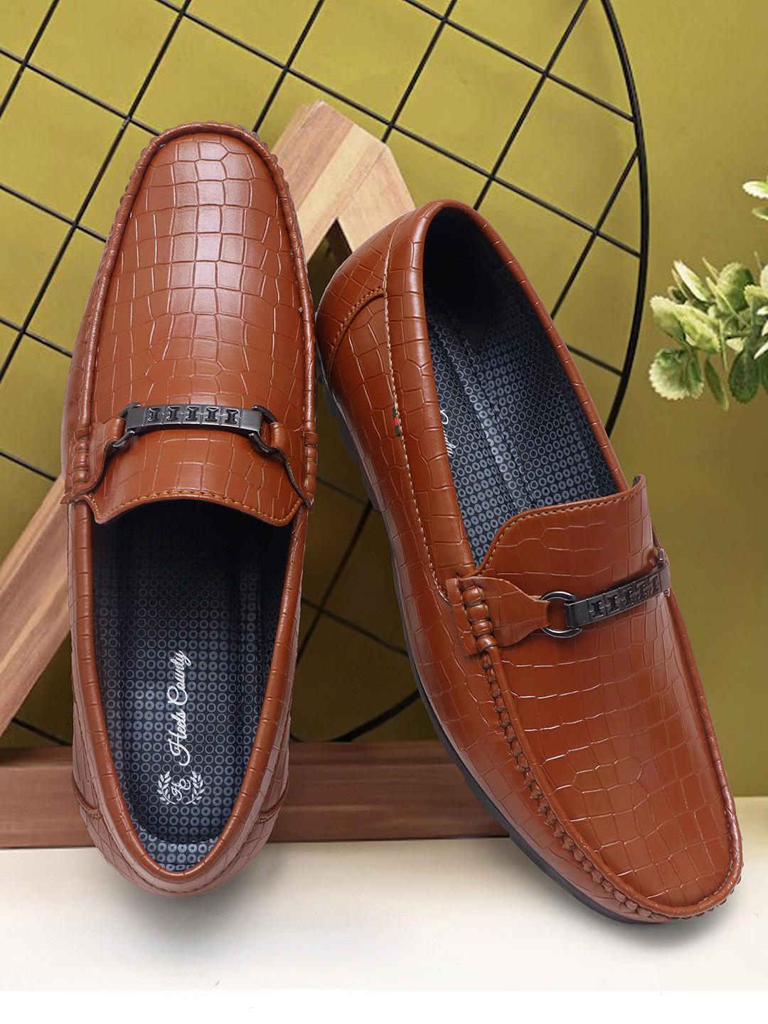 HEELS COUNTY Men Perforations Loafers