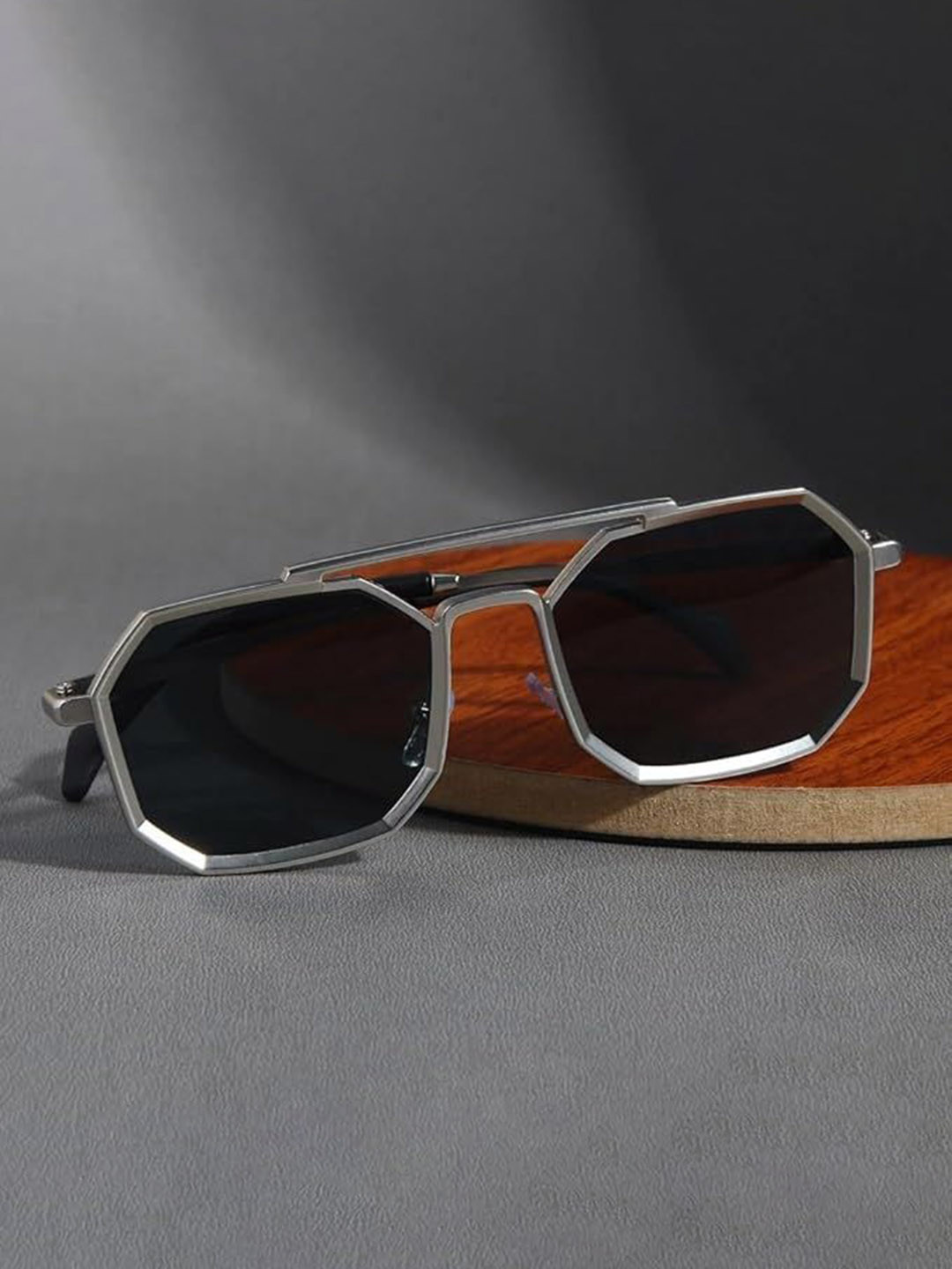 Fashion U Turn Unisex Oval Sunglasses commandosilverblack