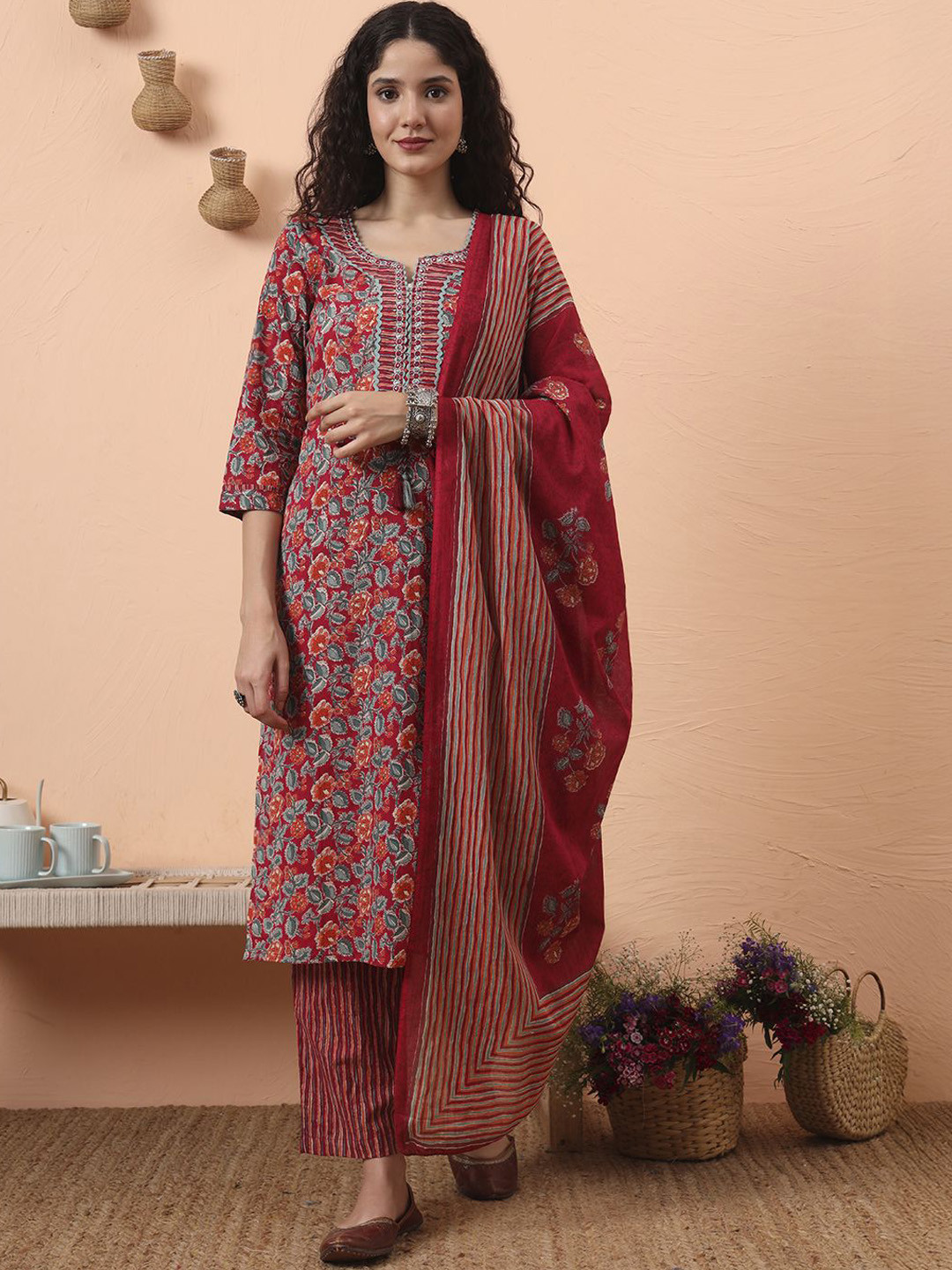 Yufta Women Floral Embroidered Regular Pure Cotton Kurta with Trousers & With Dupatta