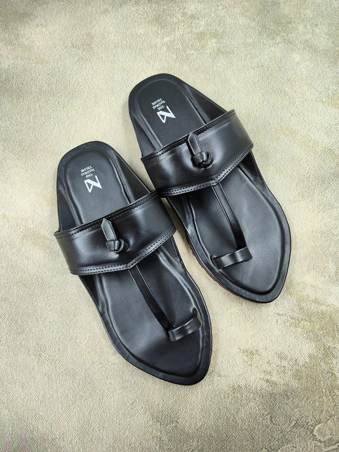 THE MADRAS TRUNK Men Slip-On Core Sandals