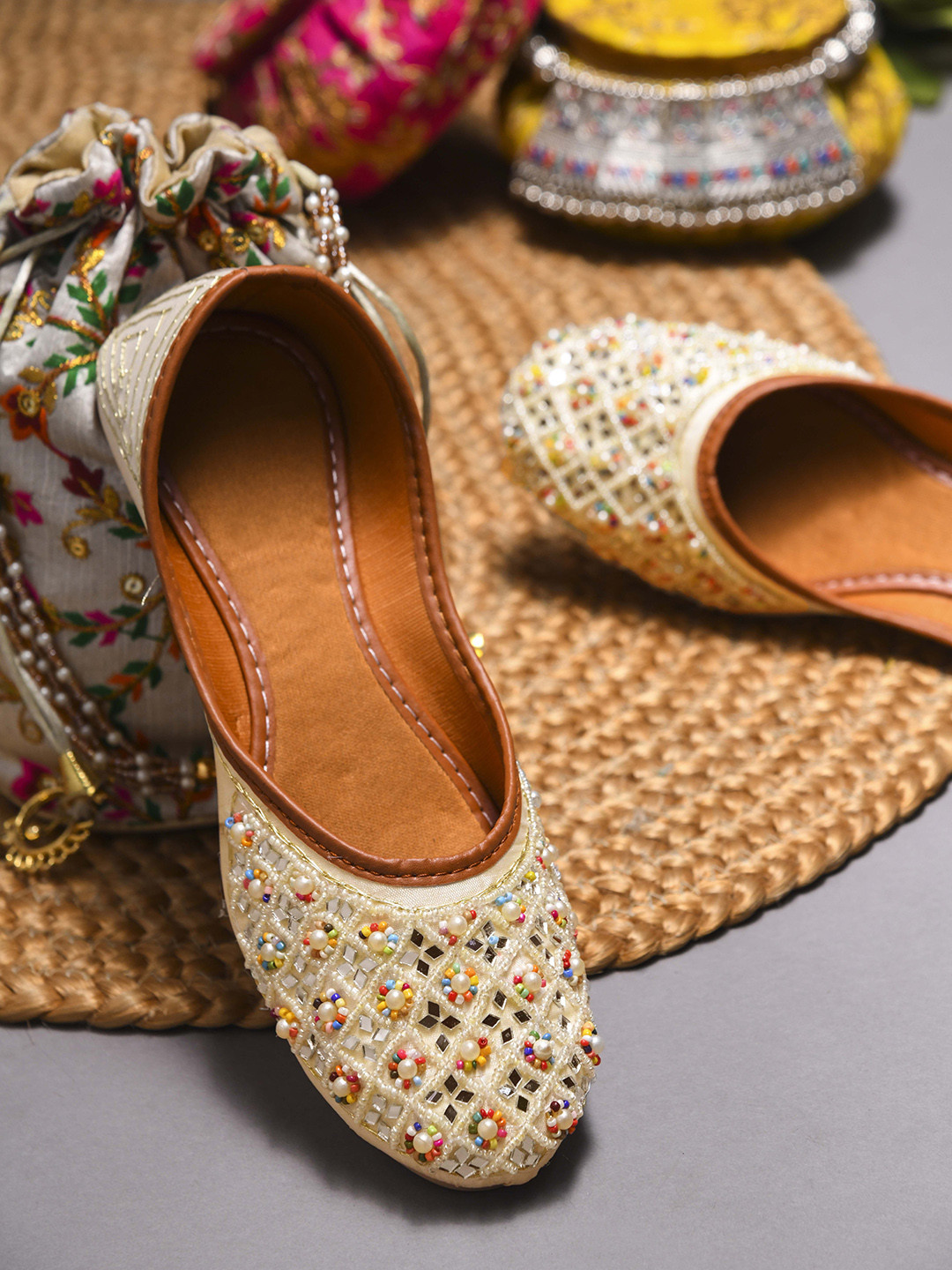 VANIYA SHOES Women Embellished Ethnic Mojaris
