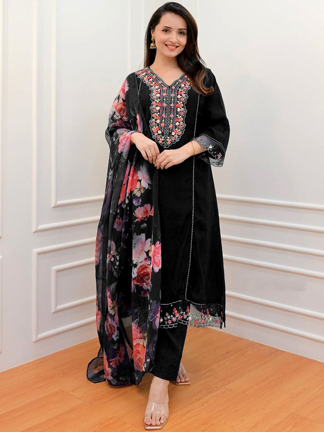 WAZIX Clothing Women Ethnic Motifs Embroidered Kurta Sets