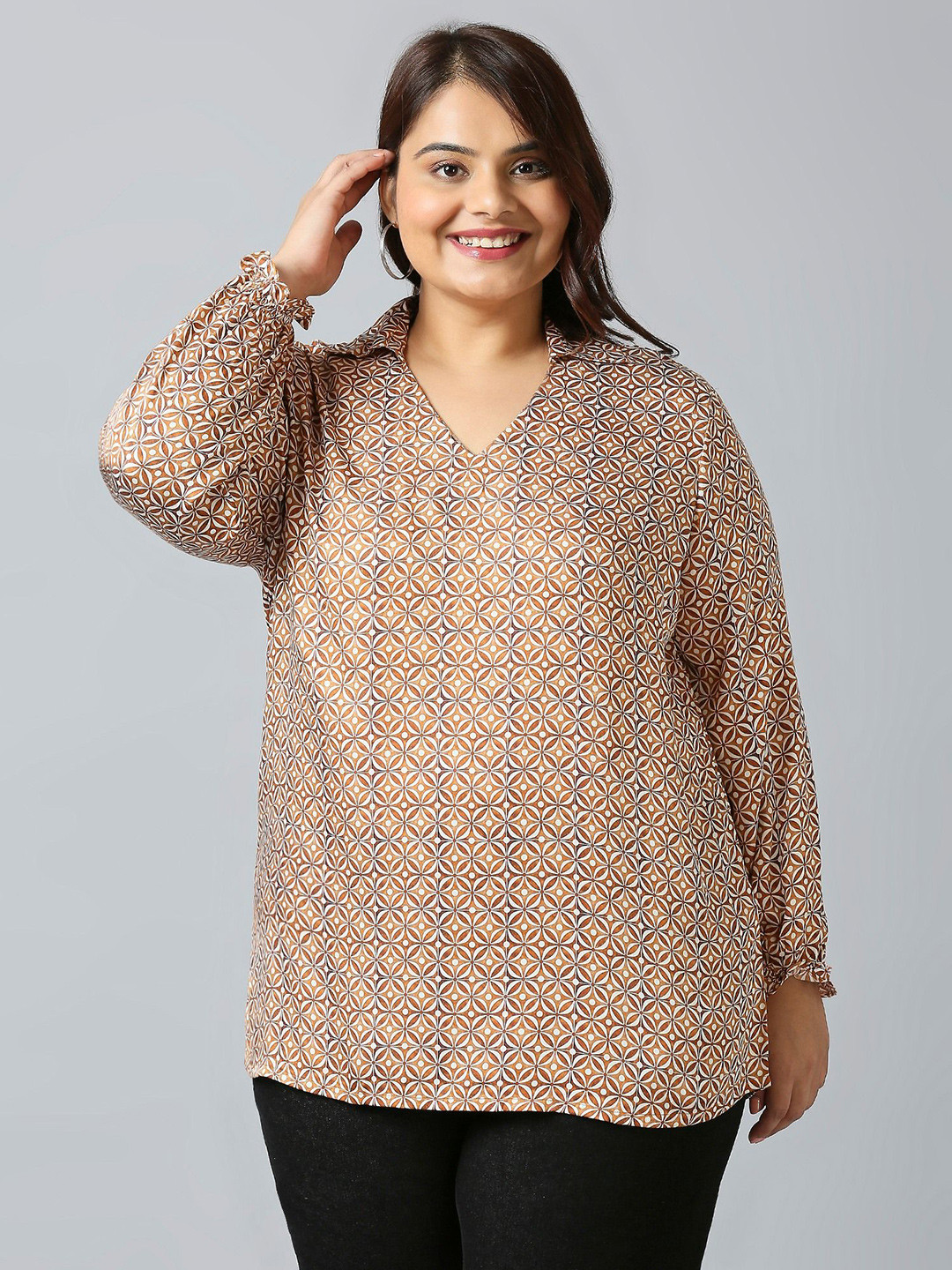 Sizeupp Women Geometric Print cuff Sleeves Top