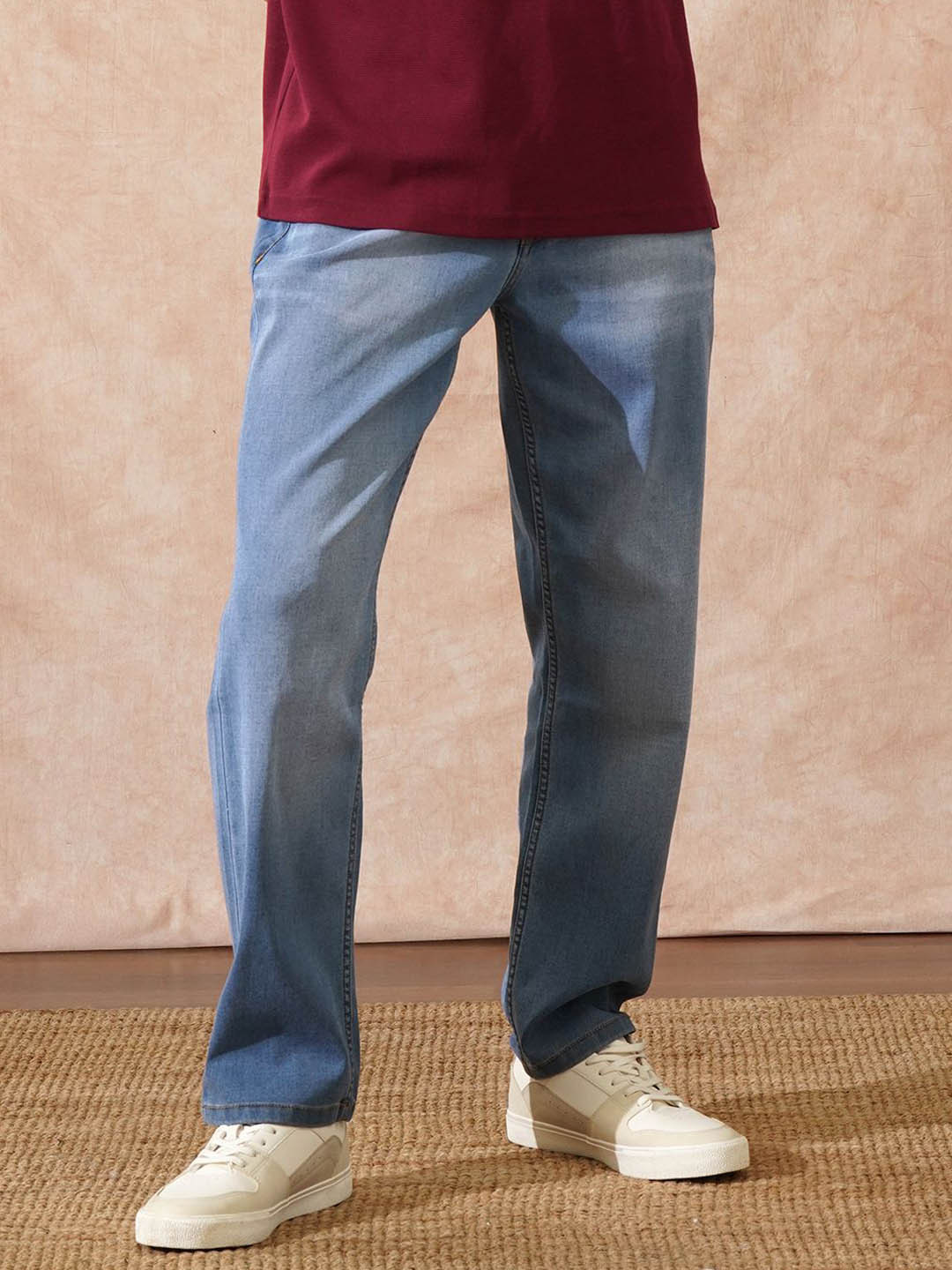 WROGN Men Vintage Washed Relaxed Anti Fit Mid-Rise Light Fade Jeans