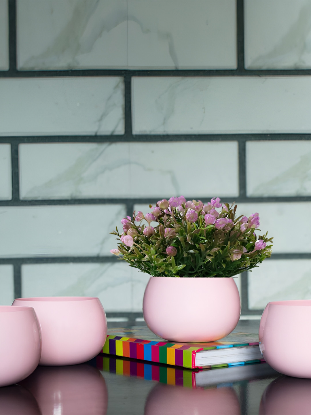 Decorcity 4Pcs Pink Metal Round Planters