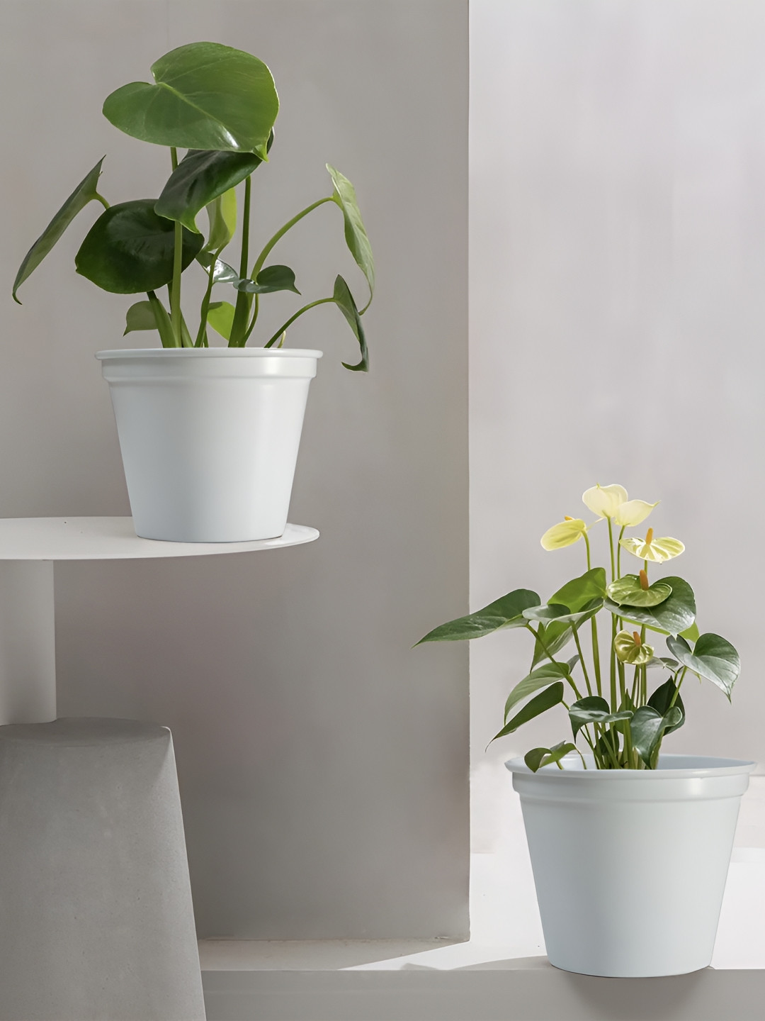 Decorcity 2Pcs White Metal Cylinder Planters
