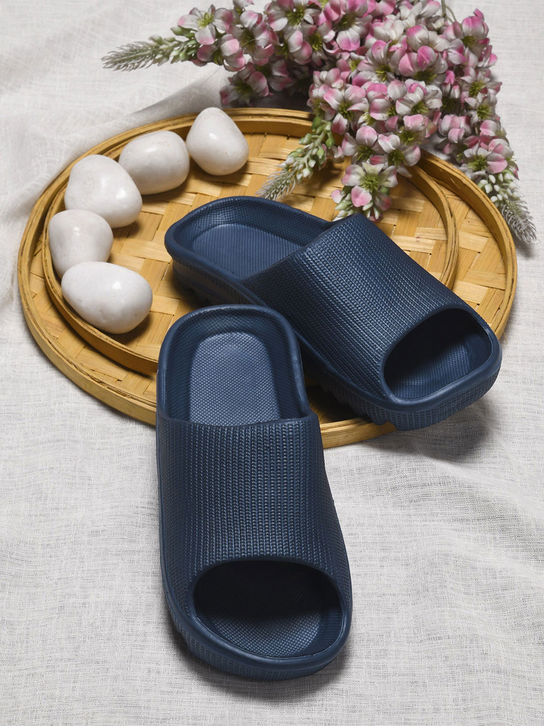 COGS Women Sliders