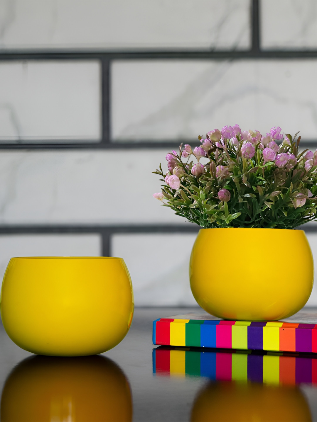 Decorcity 2Pcs Yellow Metal Round Planters
