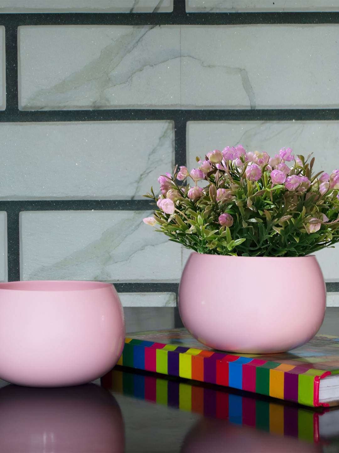 Decorcity 2Pcs White Metal Round Planters