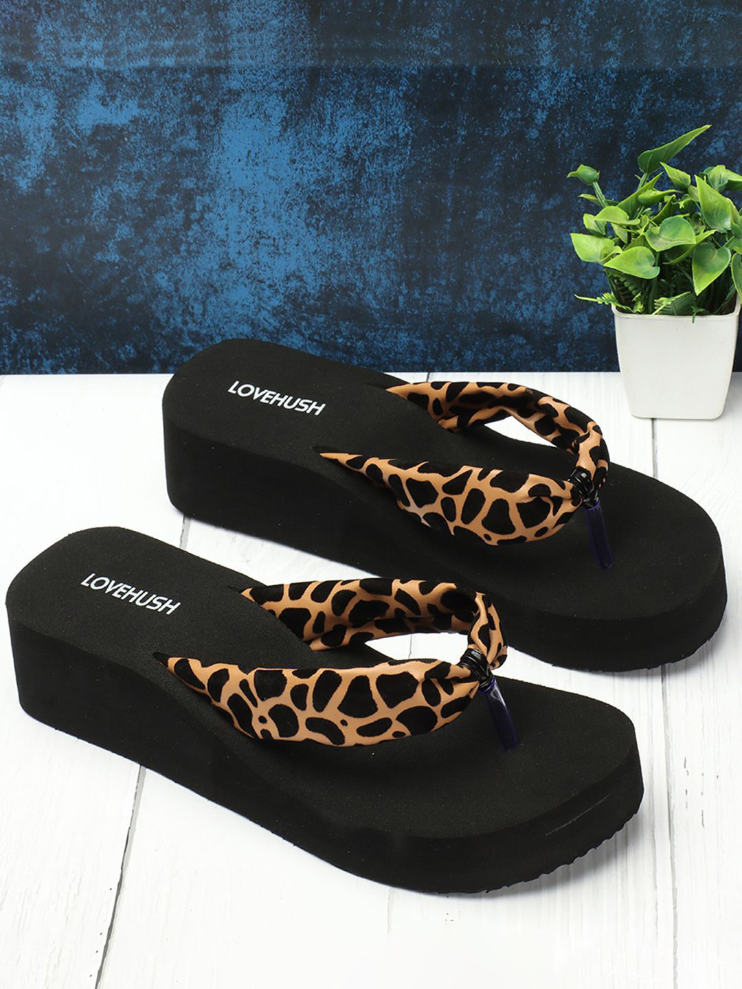 LOVEHUSH Women Printed Canvas Wedge Sandals