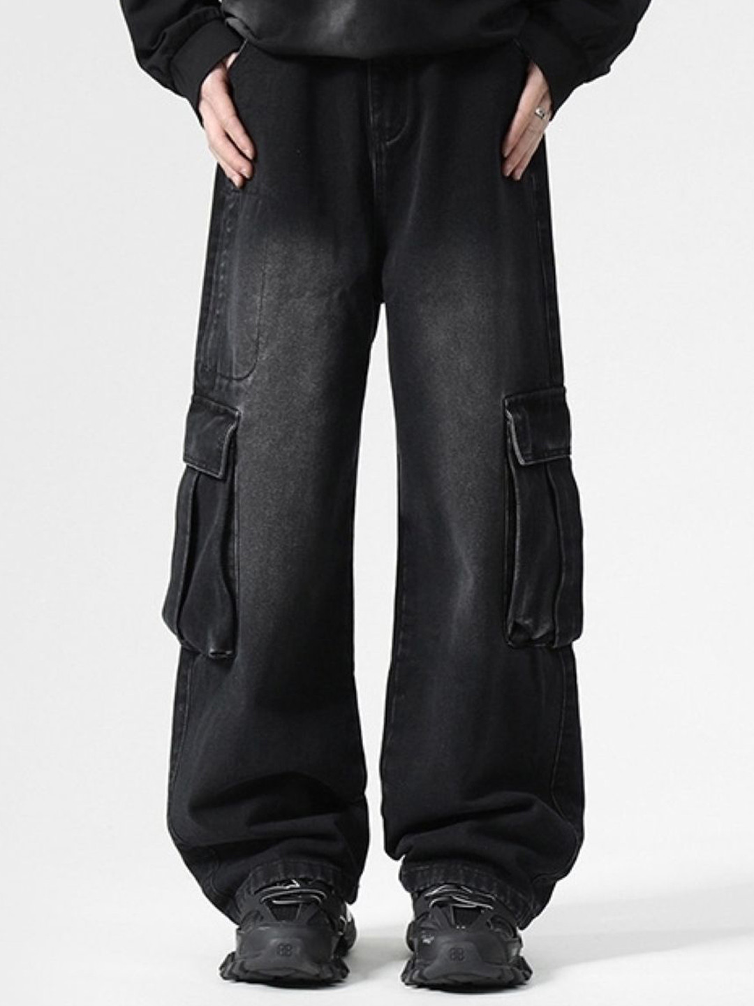 Men's Wide Leg Mid-Rise Dark Shade Cargo Jeans