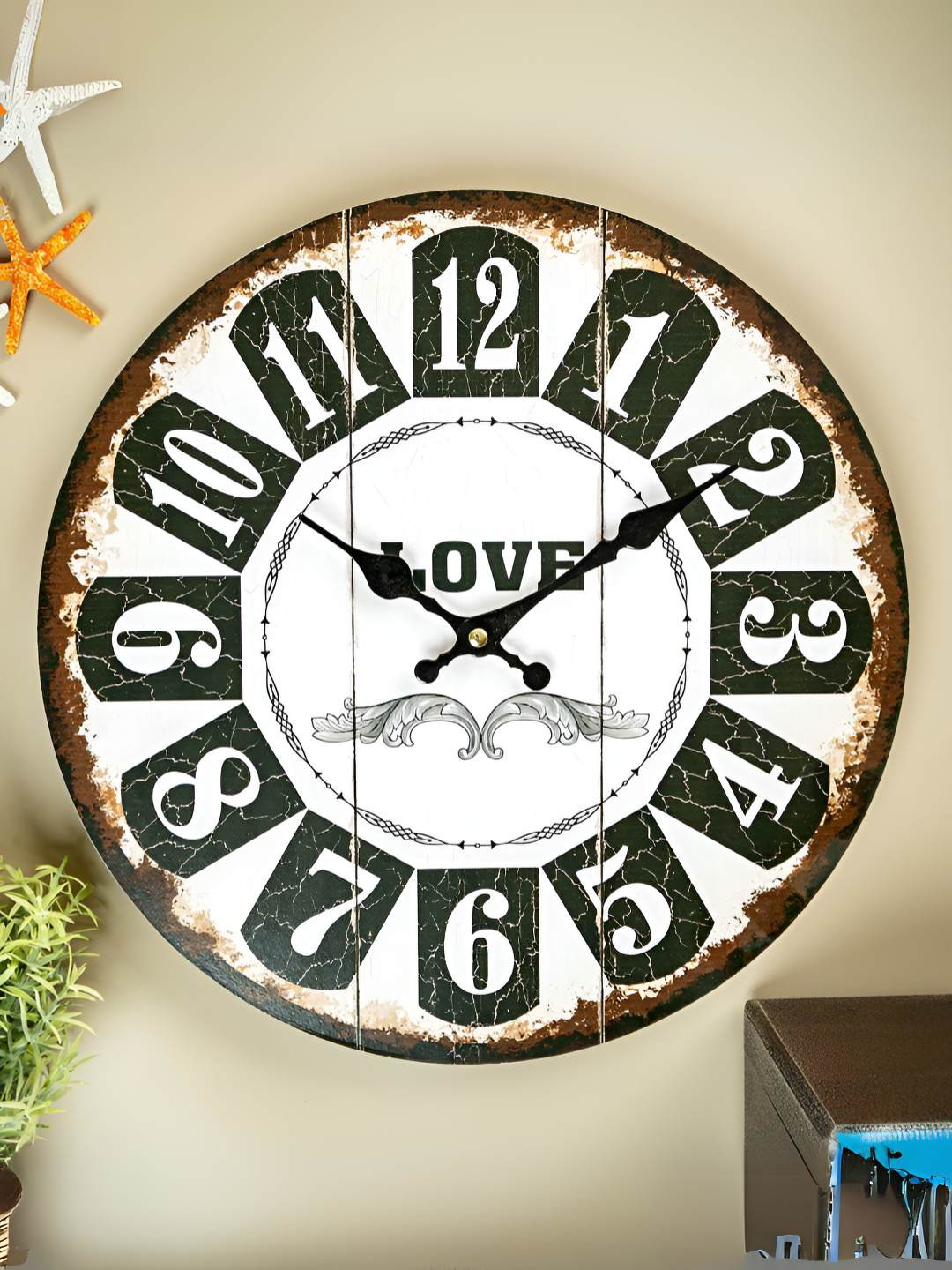 eazy wagon Retro Black & White Printed Round Shaped Wall Clock