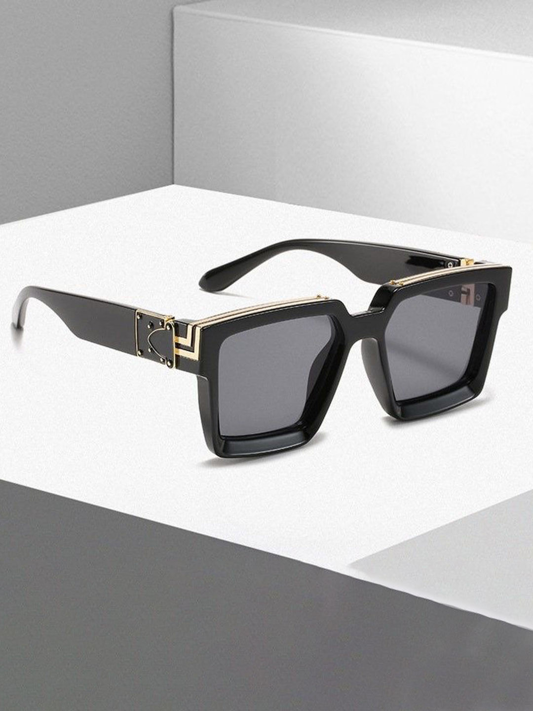 Fashion U Turn Unisex Square Sunglasses With UV Protected Lens badshafullblack