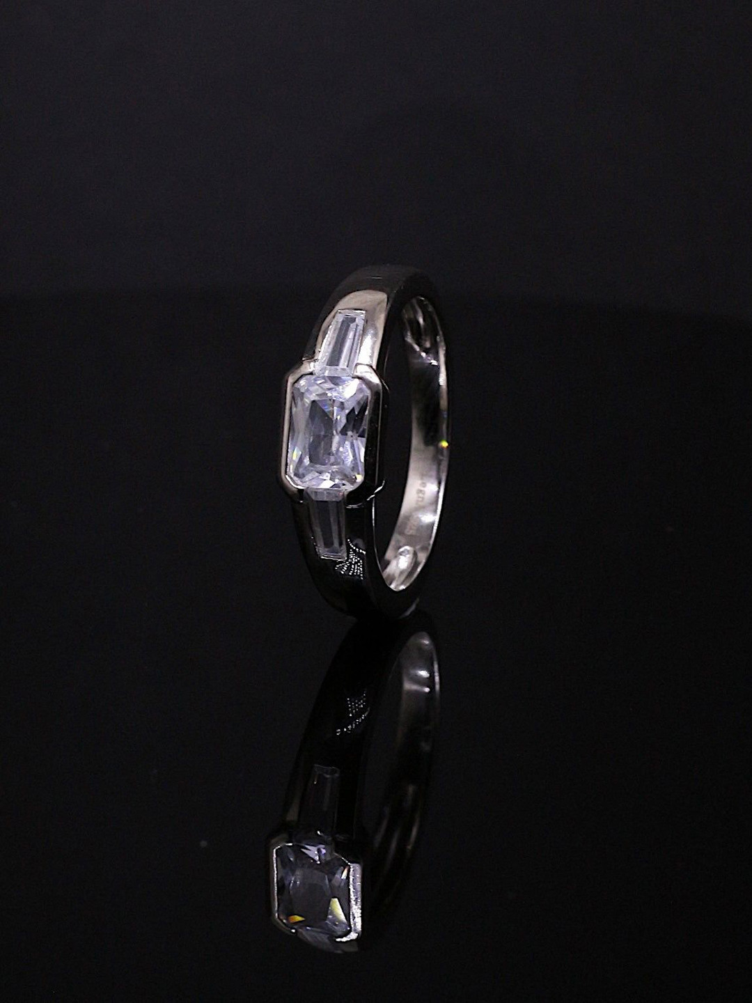 Silver by HM 925 Sterling Silver Rhodium-Plated Cubic Zirconia-Studded Kayo Finger Ring