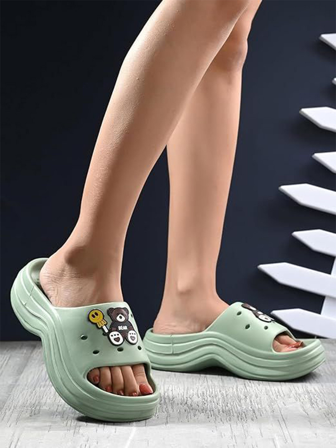 COGS Women Applique Sliders