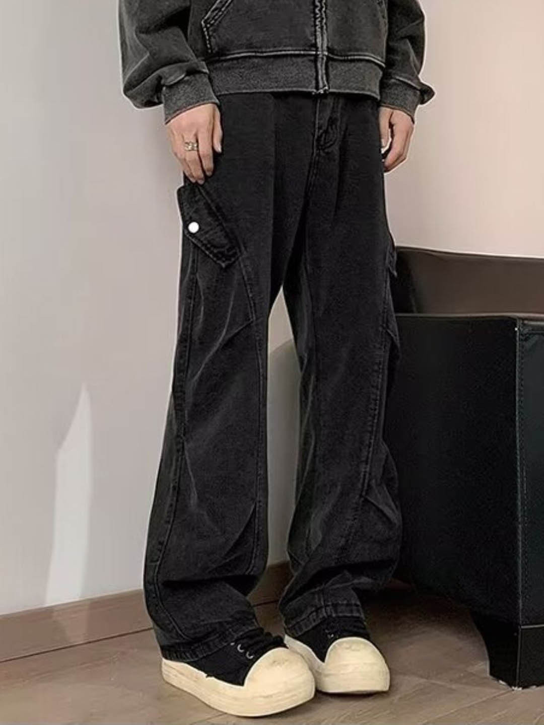 Men Loose Fit Cargo Trousers