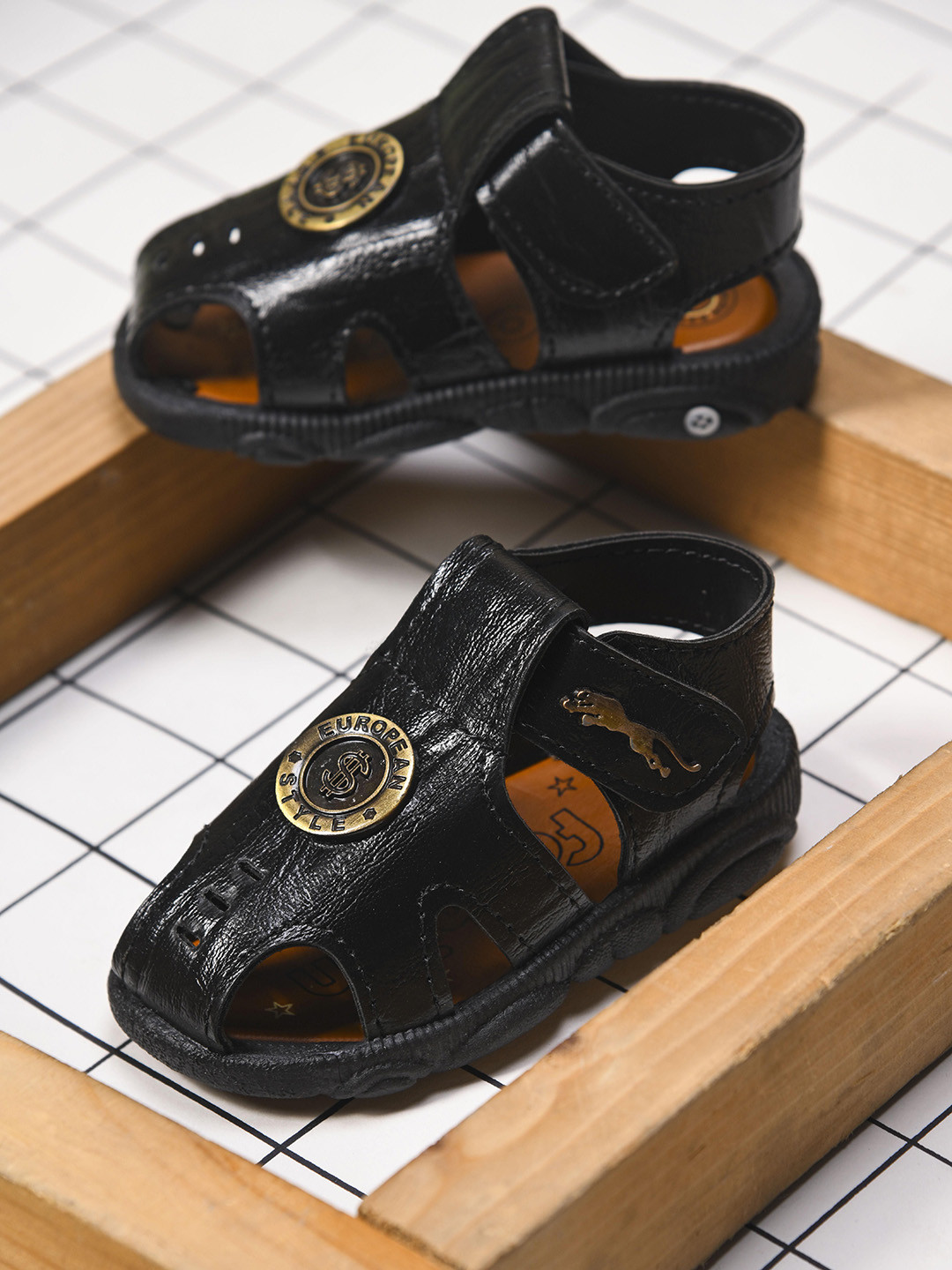 KATS Girls Musical Velcro Sandals