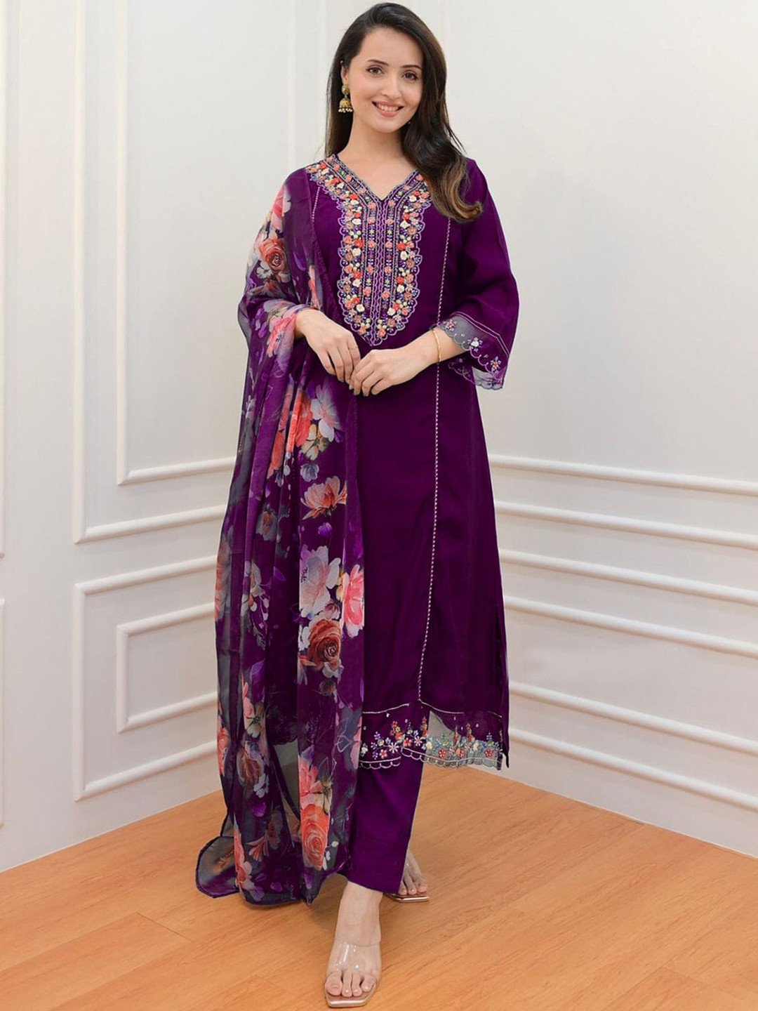 WAZIX Clothing Women Floral Embroidered Kurti with Trousers & Dupatta