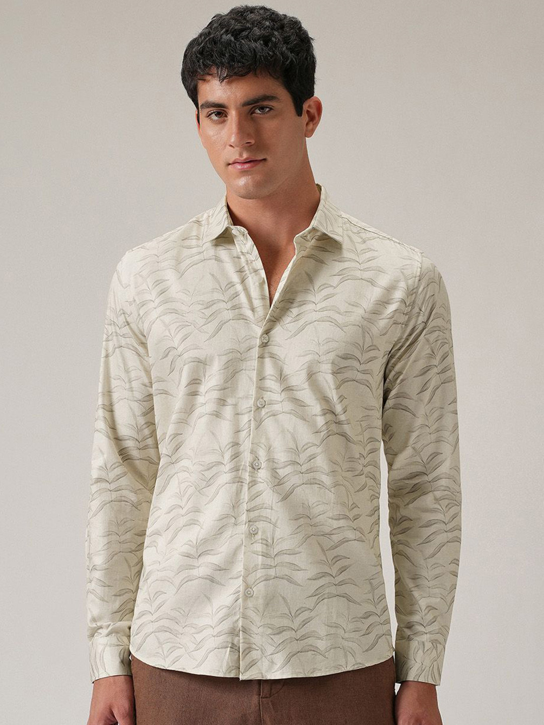Banana Club Men Classic Slim Fit Off-White Leaf Print Shirt