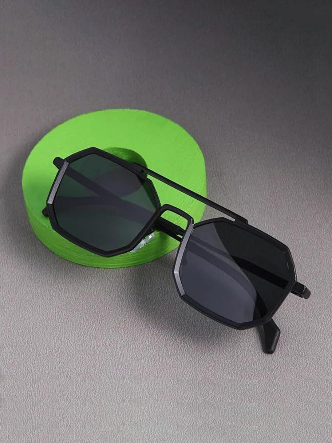 Fashion U Turn Unisex Rectangle Sunglasses commandofullblack