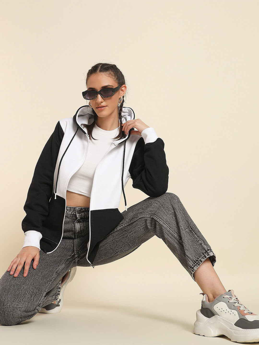 The Roadster Lifestyle Co Women Colourblocked Regular Zipper Hoodie