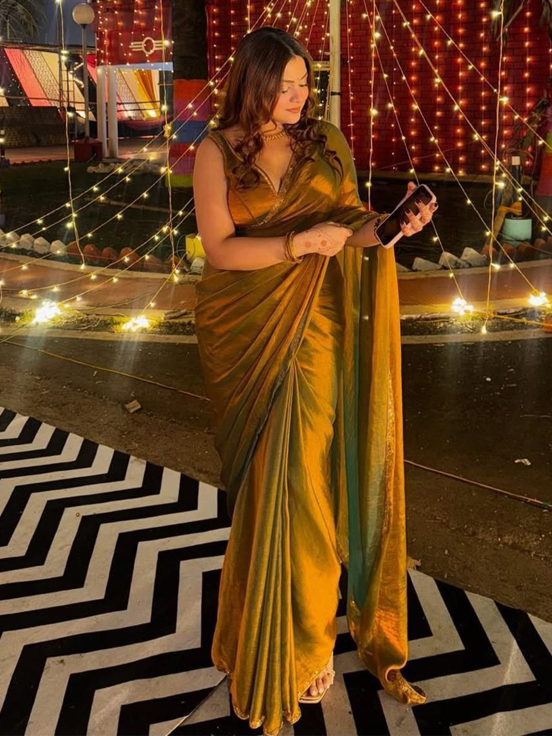 FLOURIOUS Beads and Stones Organza Banarasi Saree