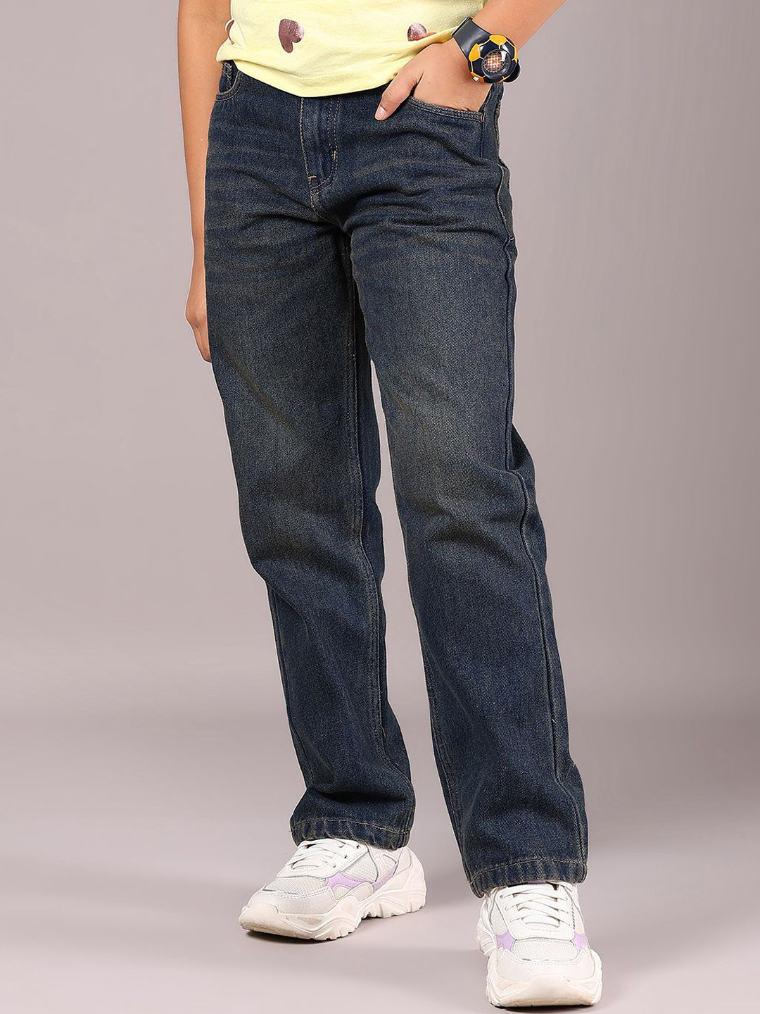 V-Mart Girls Regular Fit Mid-Rise Light Fade Jeans