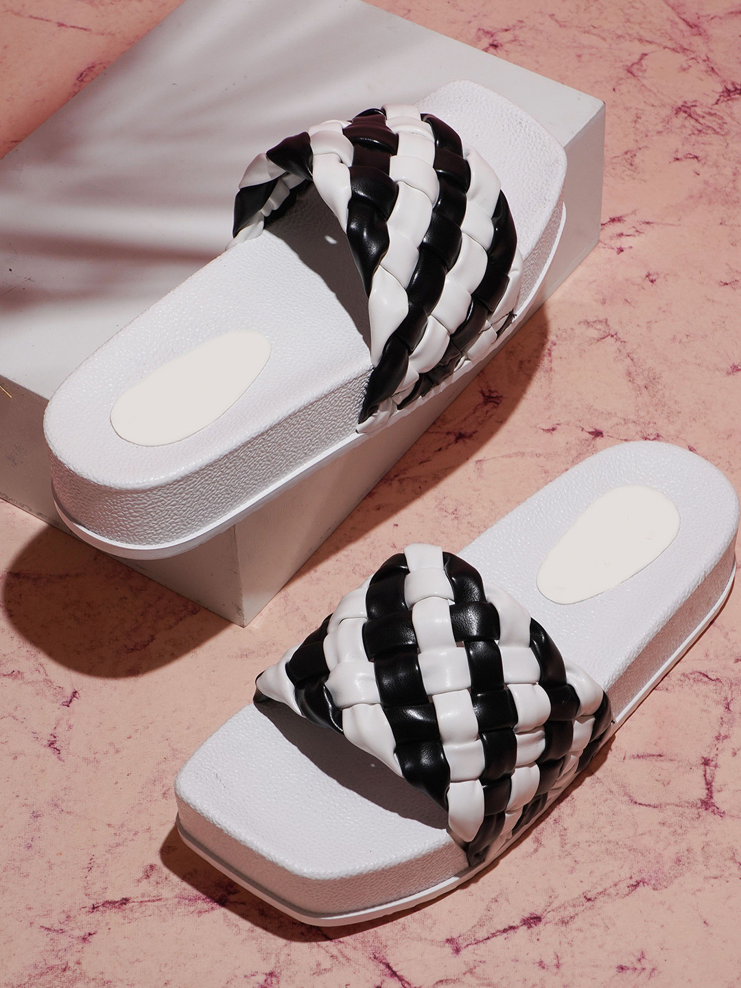 Froh Feet Women Colourblocked Rubber Sliders