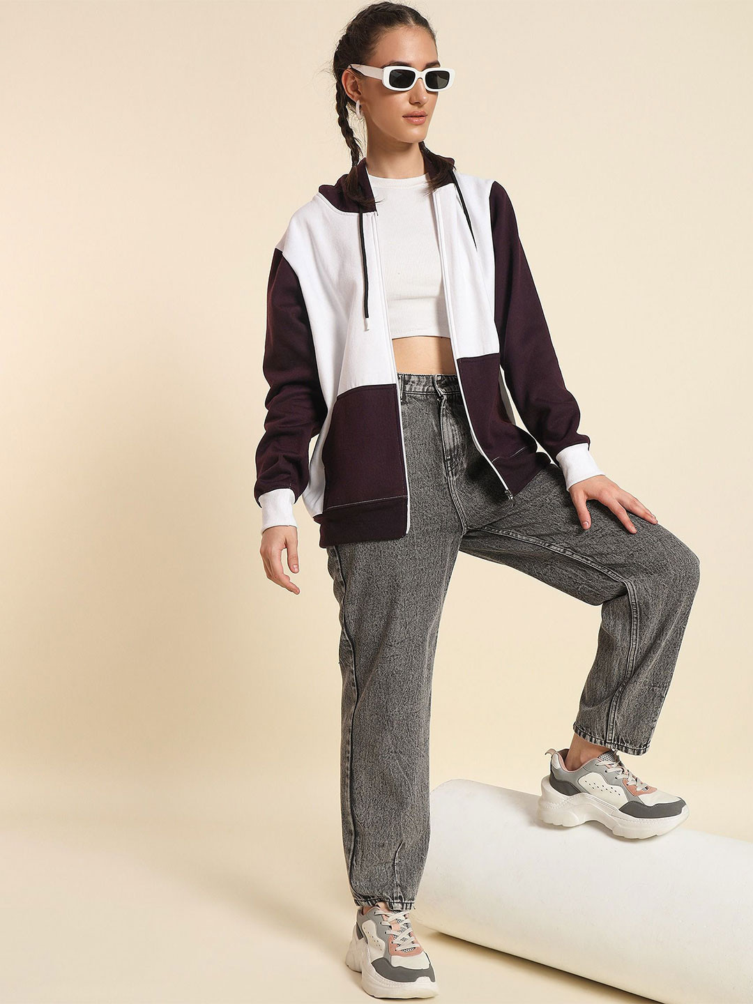 The  Roadster Lifestyle Co.Women Contrast Zipper Hoodie With 2 Kangaroo Pockets