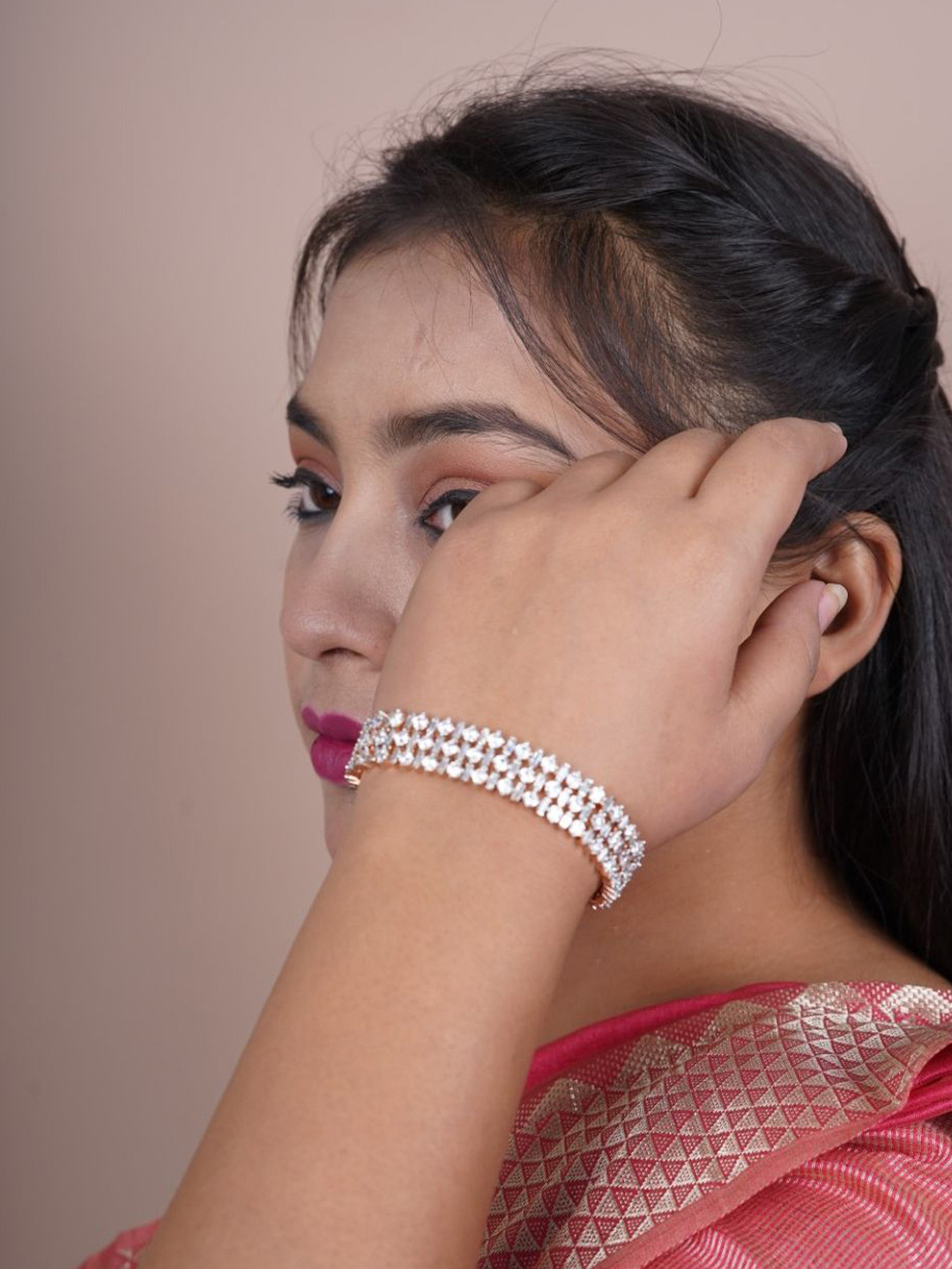 FASHION EMPIRE Chic Rose Gold-Plated Bracelet for Women