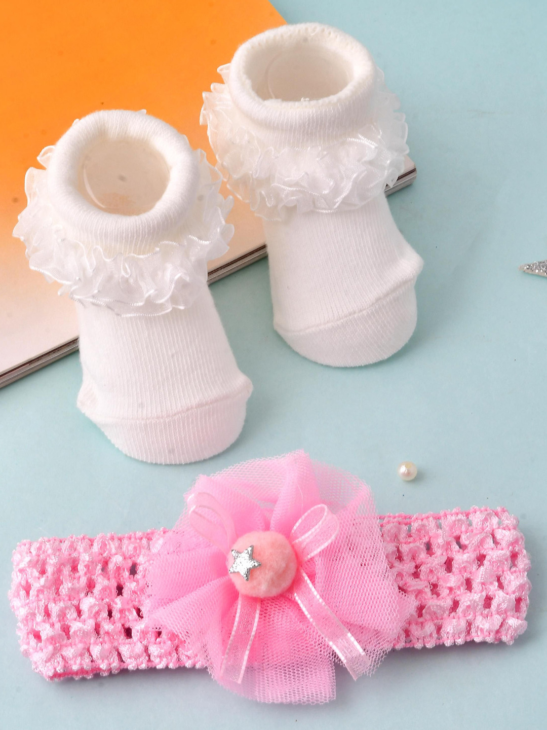 Newborn girls bootie with headband (0-3 Months)