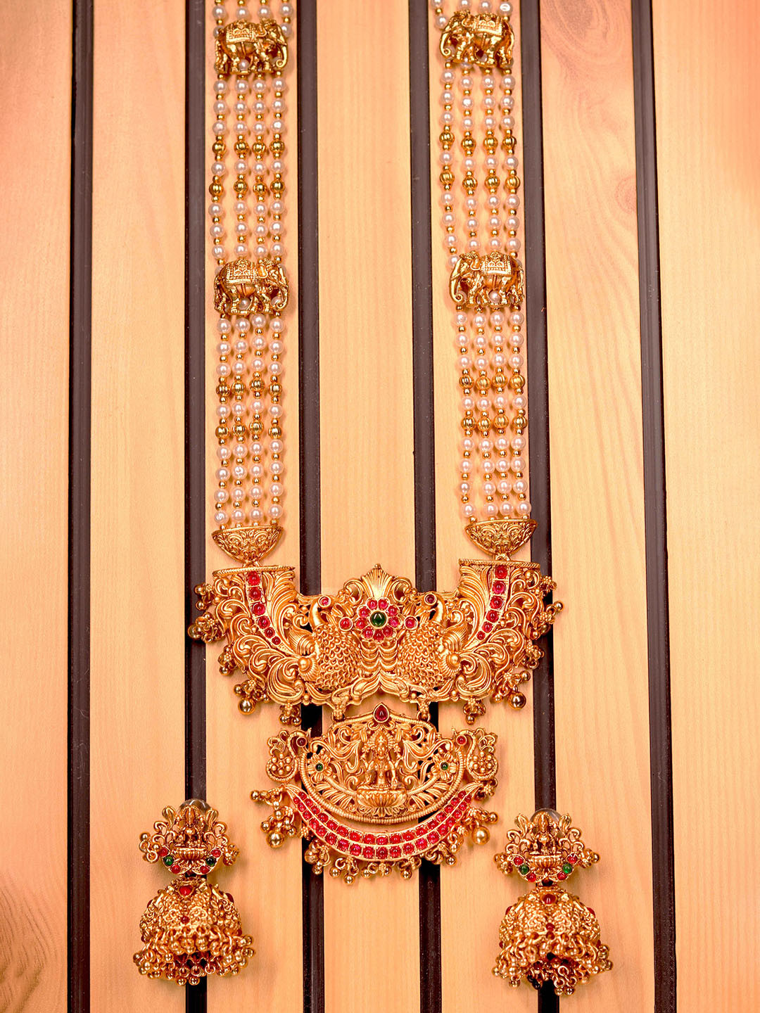 GOLD CASH Gold-Plated Stone-Studded & Pearl Beaded Temple Jewellery Set