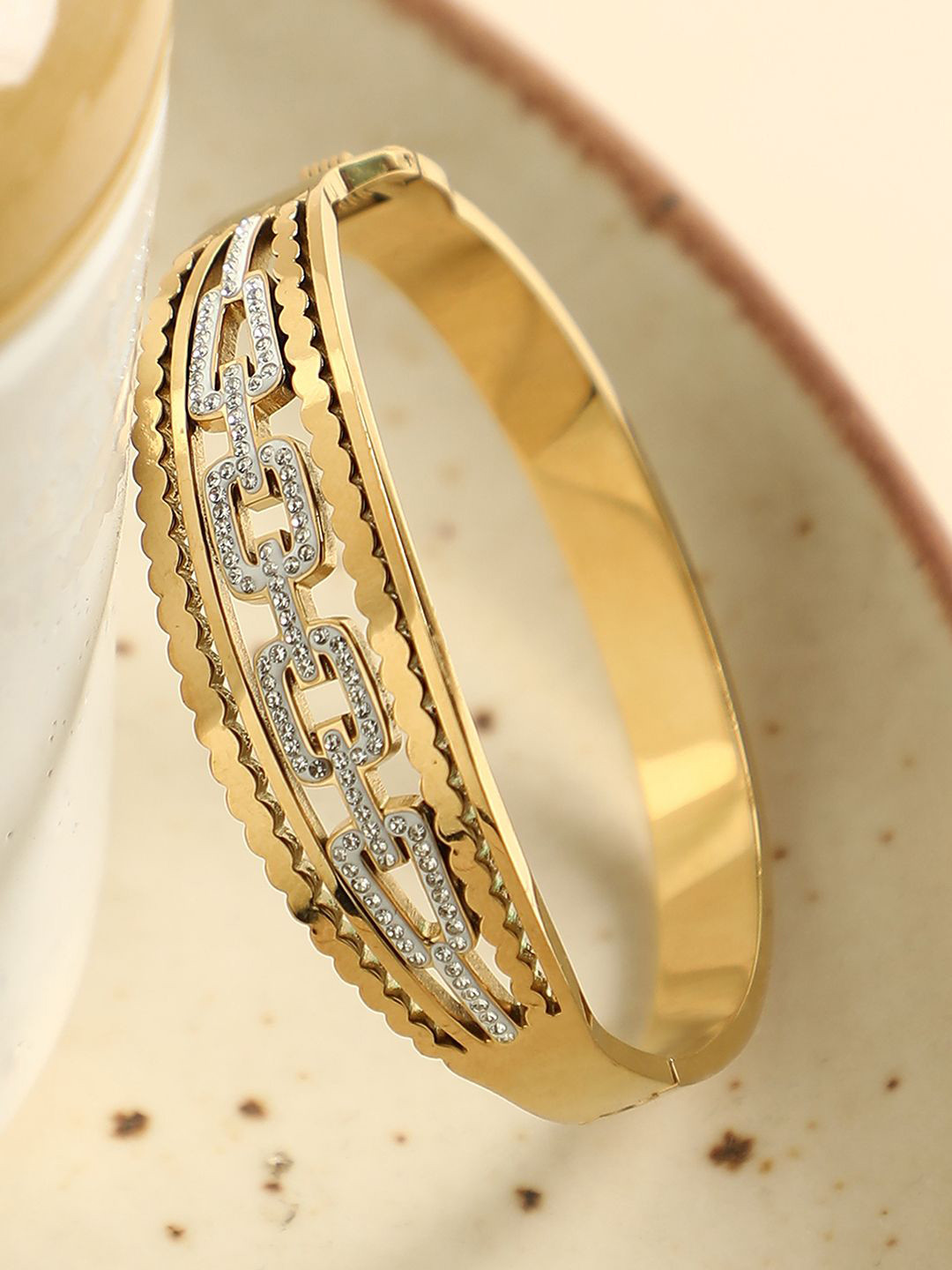 SOHI California Women Gold-Plated The Lined-Chain Bangle-Style Bracelet