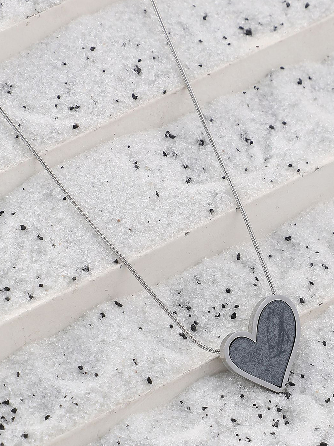 SOHI Silver-Plated Heart Shaped Cuoer Chain