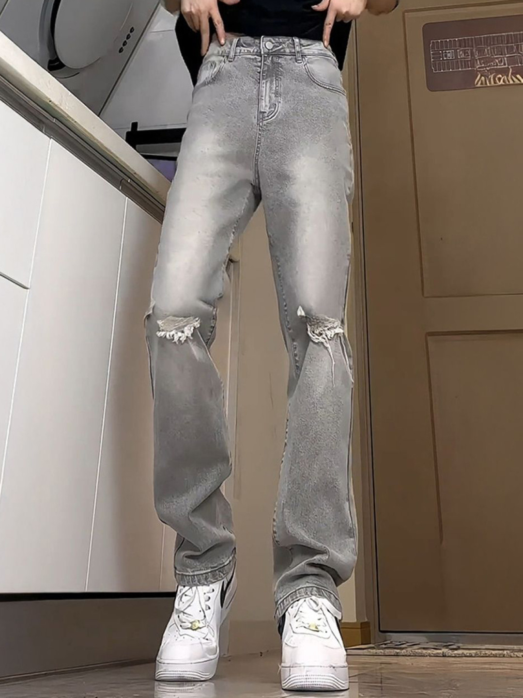 Men's Straight Fit Mid-Rise Grey Jeans
