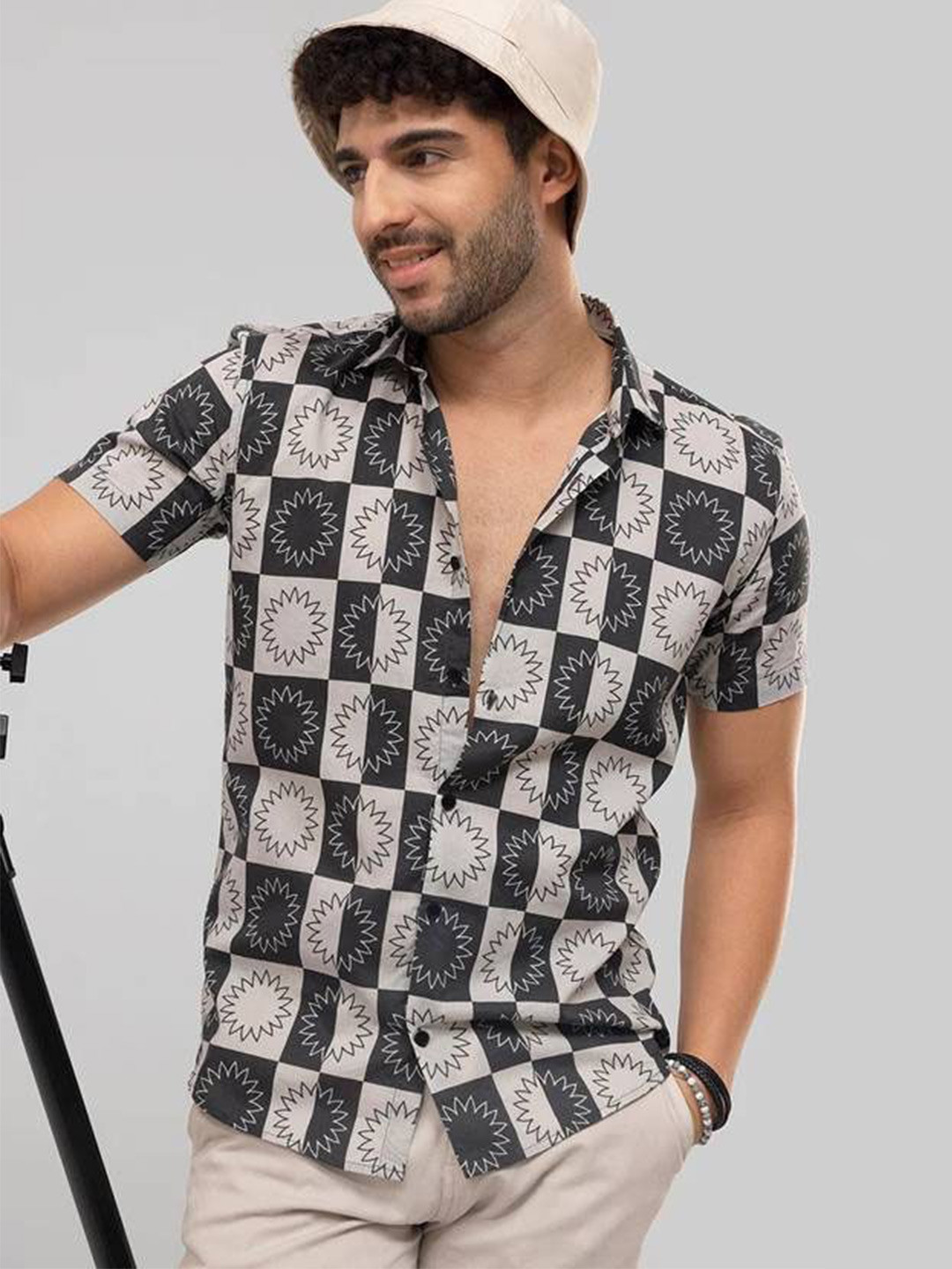 TIGER SNAKE Abstract Printed Spread Collar Short Sleeves Comfort Shirt