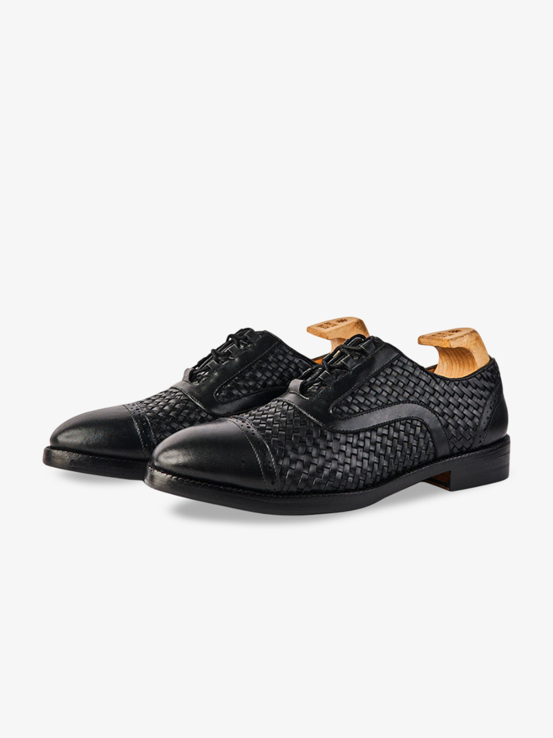 Whitemuds Men Cashel Black Woven Oxfords