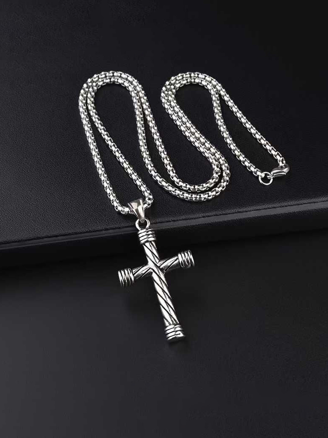 PASU FASHION Stainless Steel Silver-Plated Cross Pendant With Chain