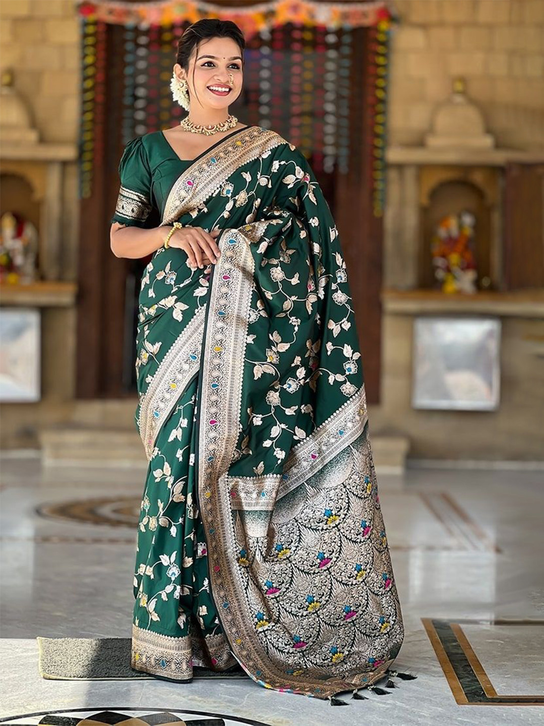 Lyunica Woven Design Zari Banarasi Saree